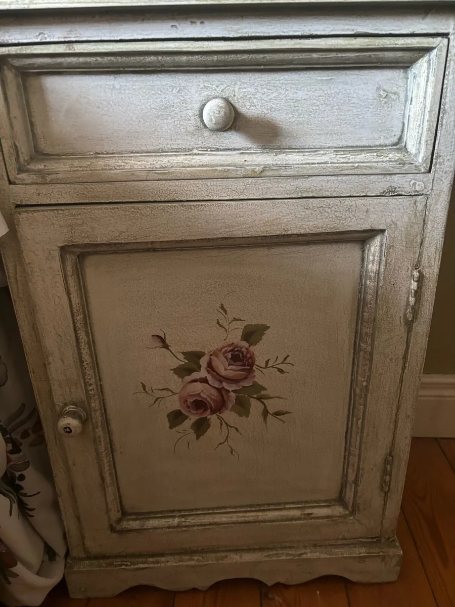 Bedroom furniture - Image 2