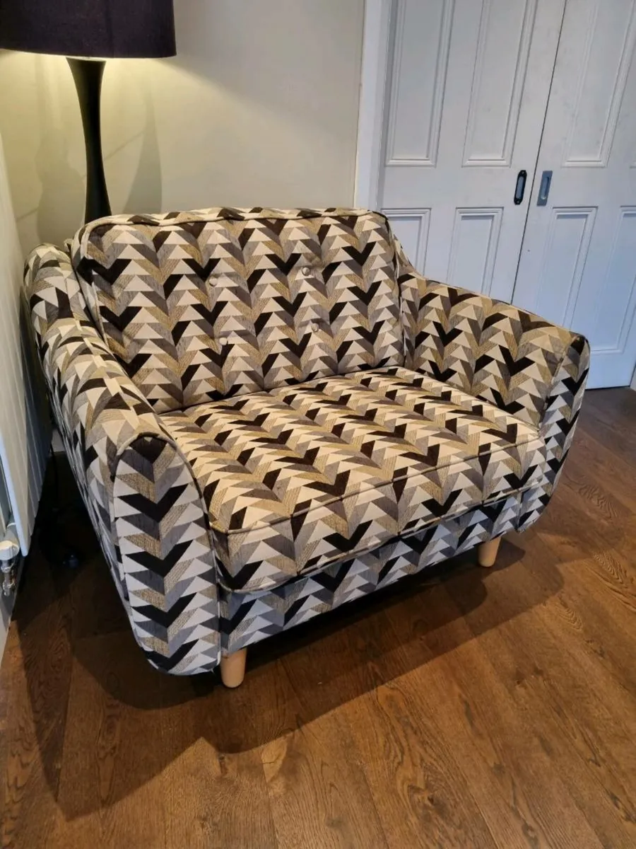 Large single seater - Image 1