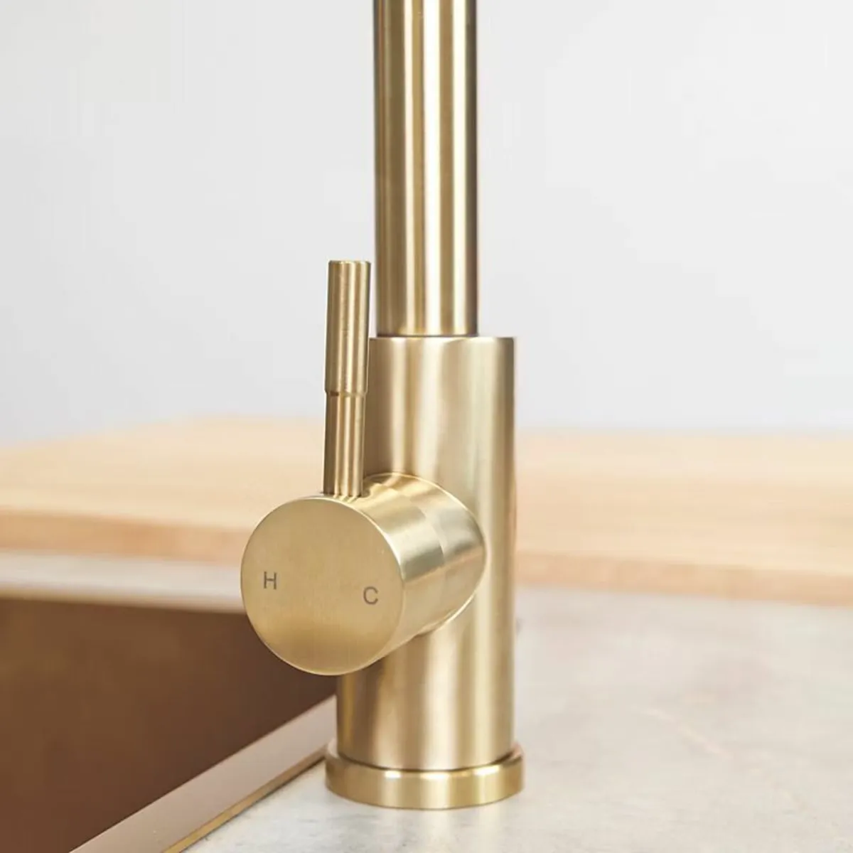 Brushed Brass Pull-Out Kitchen Mixer Tap - Image 2