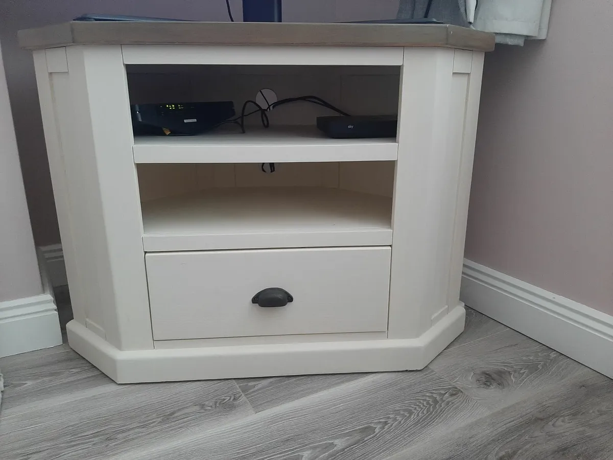 Corner TV Unit-Open to offers - Image 3