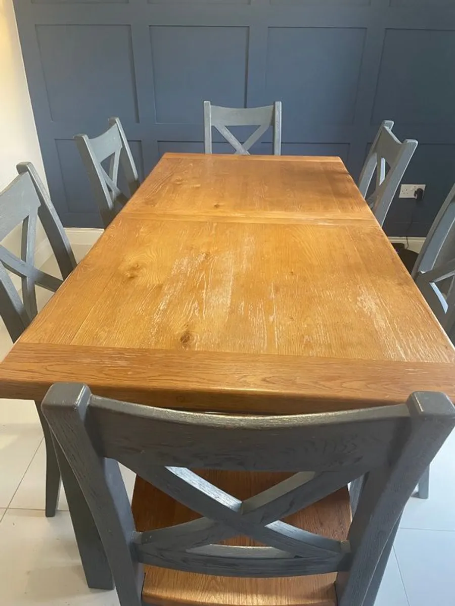 Oak Dining table and chairs - Image 1
