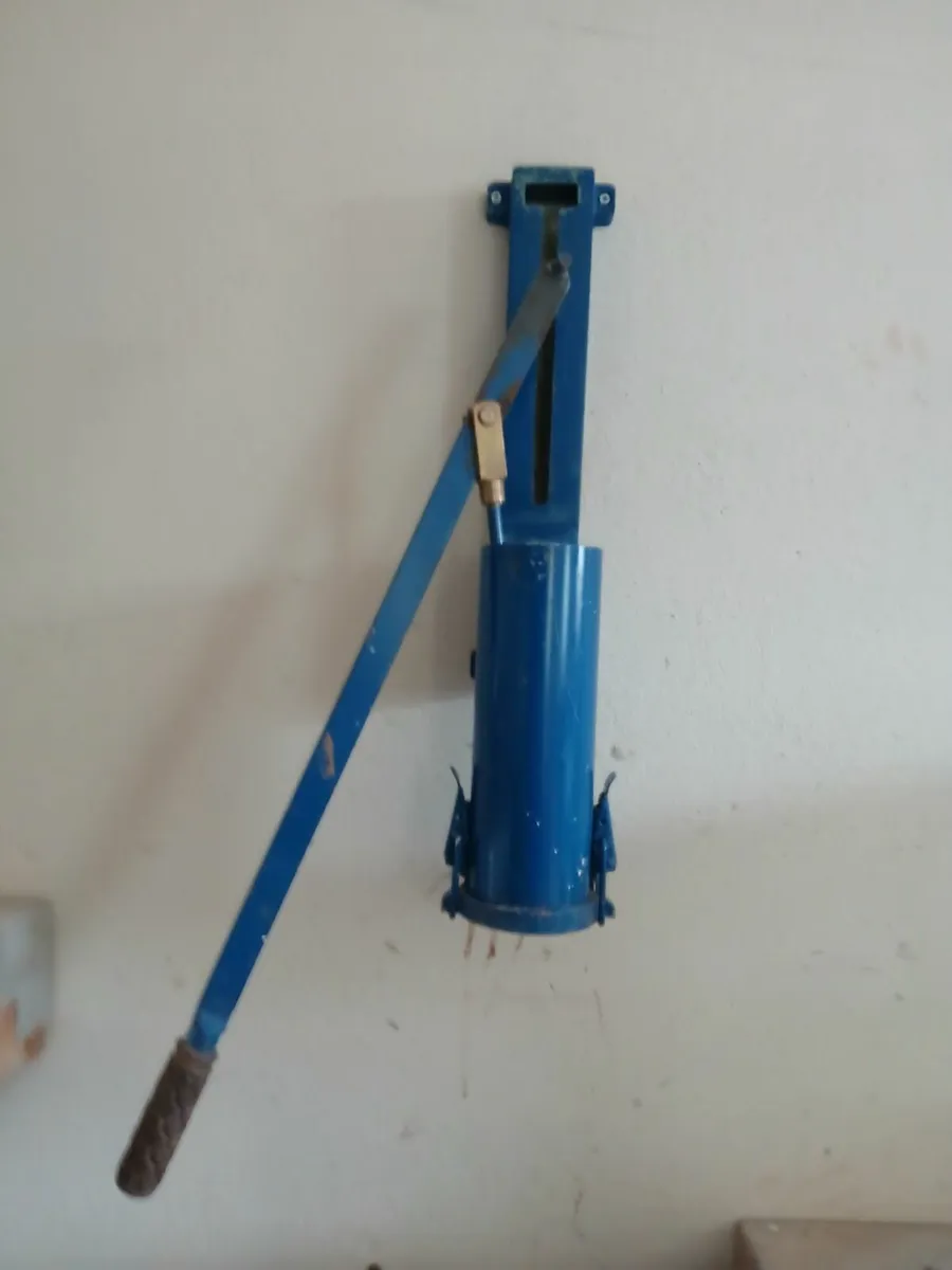 Pottery equipment - Image 2