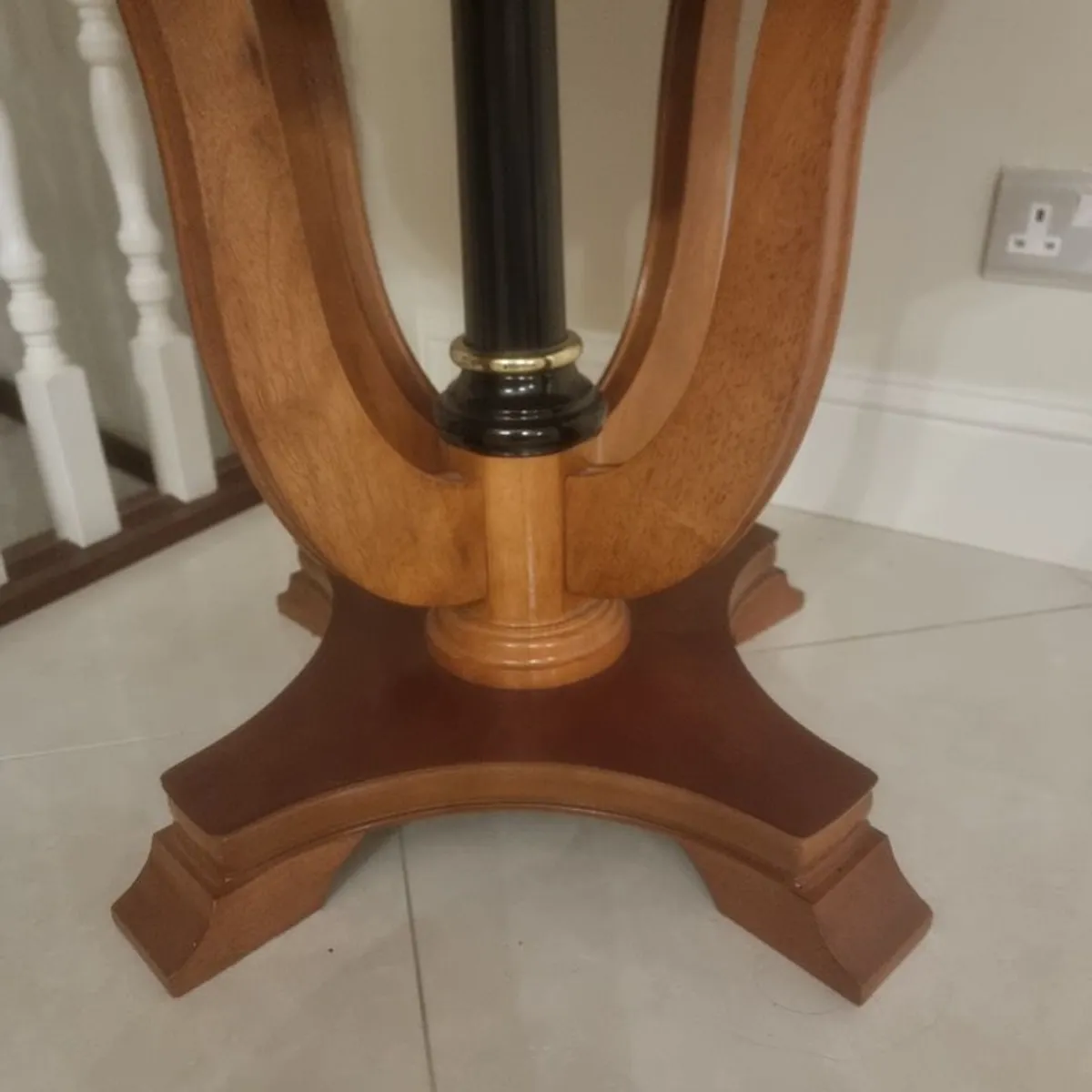 Antique style occasional table - Image 4