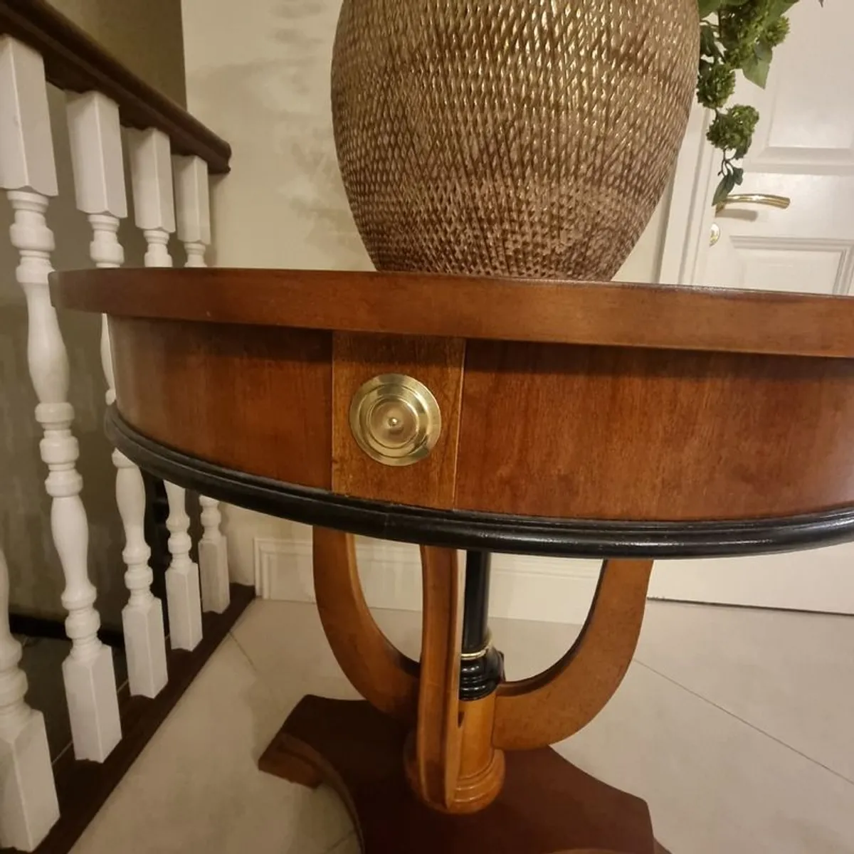 Antique style occasional table - Image 3