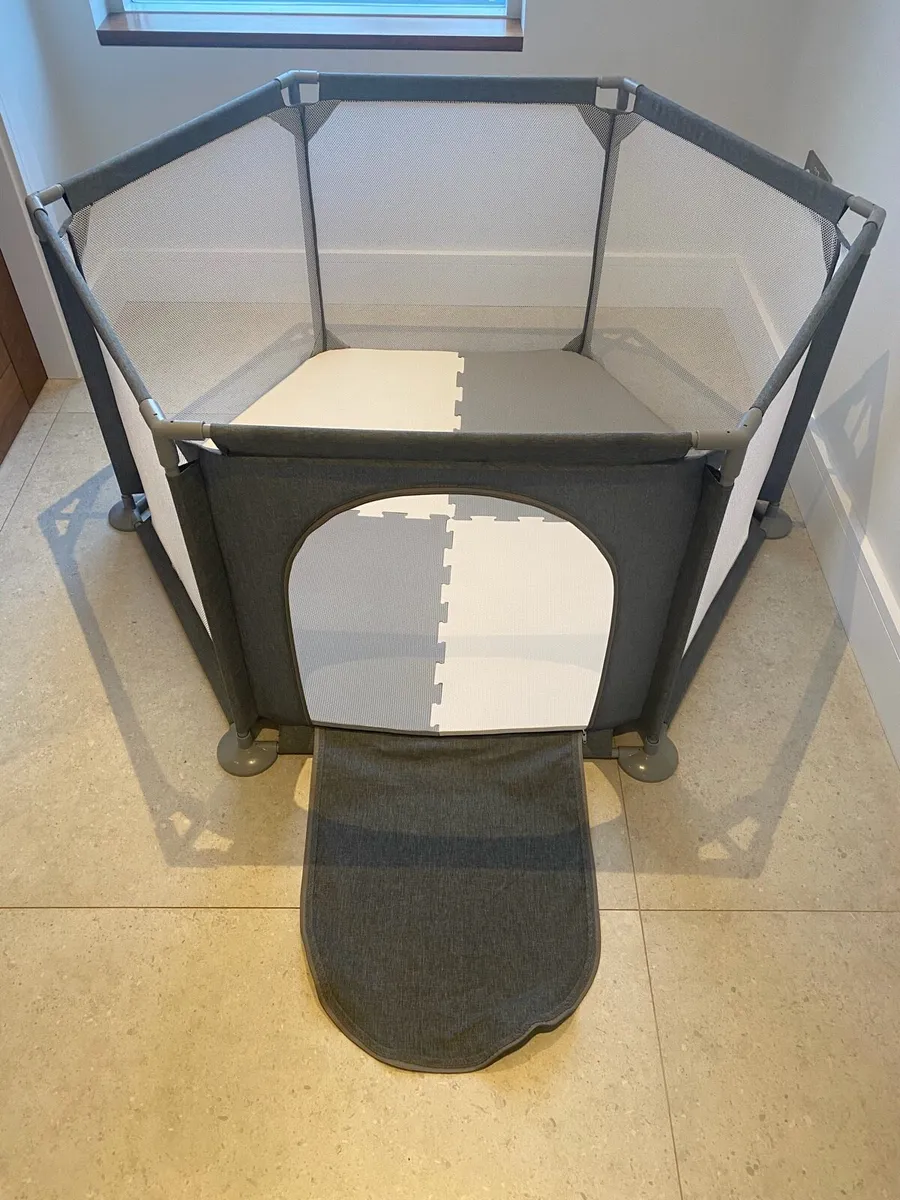 Mamia play pen - Image 1