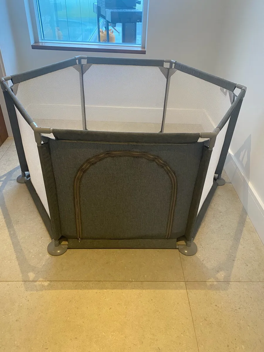 Mamia play pen - Image 2