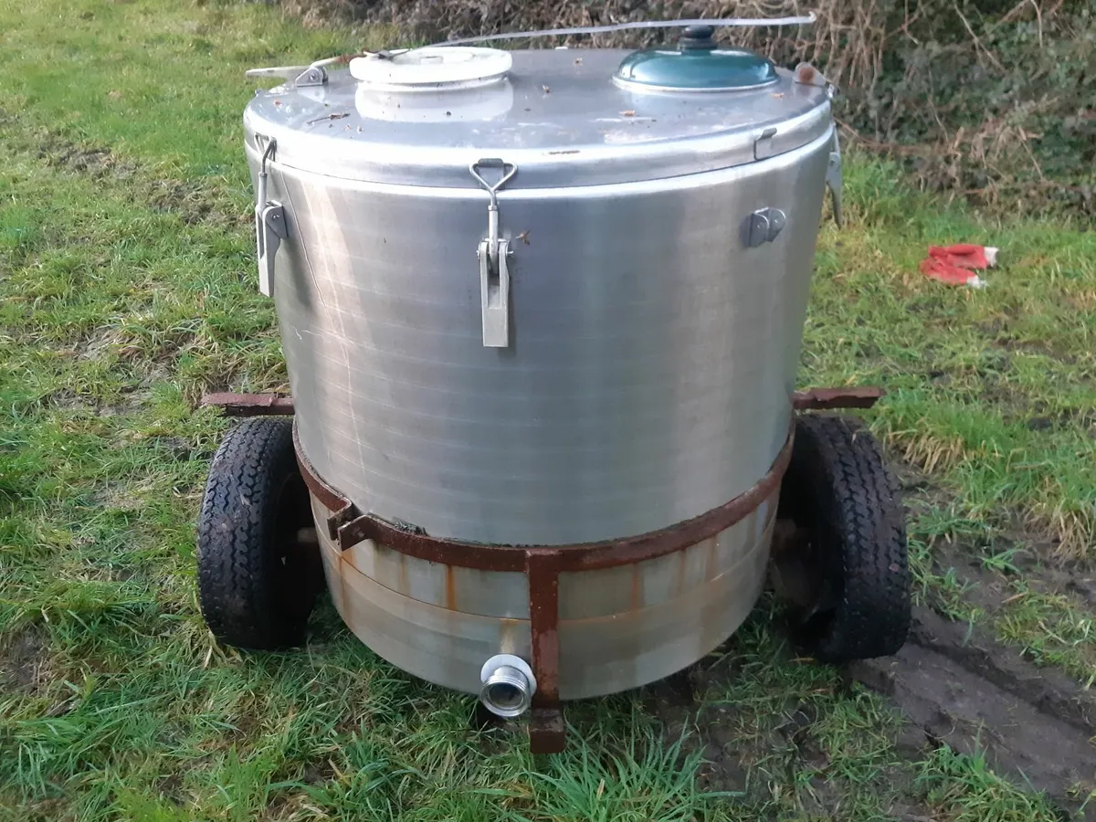 Vintage milking machine, cooler,bulk tank. - Image 3