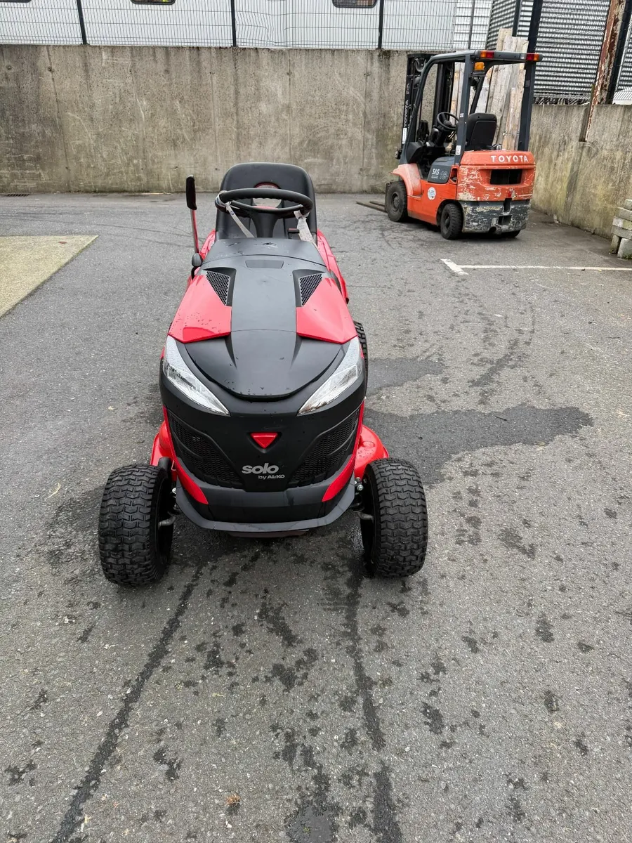 Solo T15 Ride-on lawnmower - Image 1