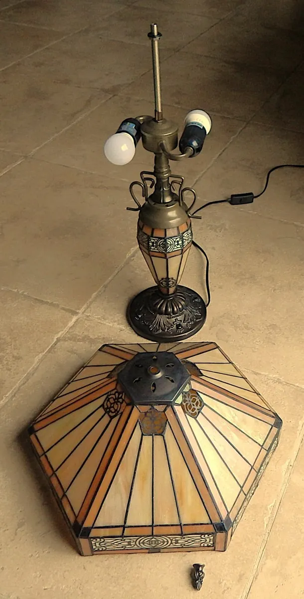 Tiffany Style Table Lamp with Twin Lights - Image 4