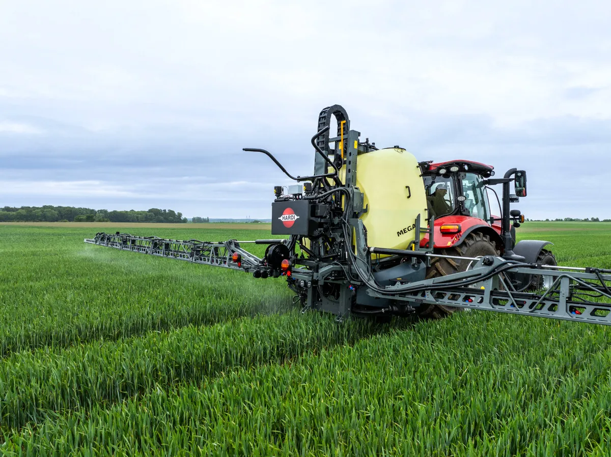 HARDI MEGA 1800L tank 24 metre Pro Force booms - Image 1