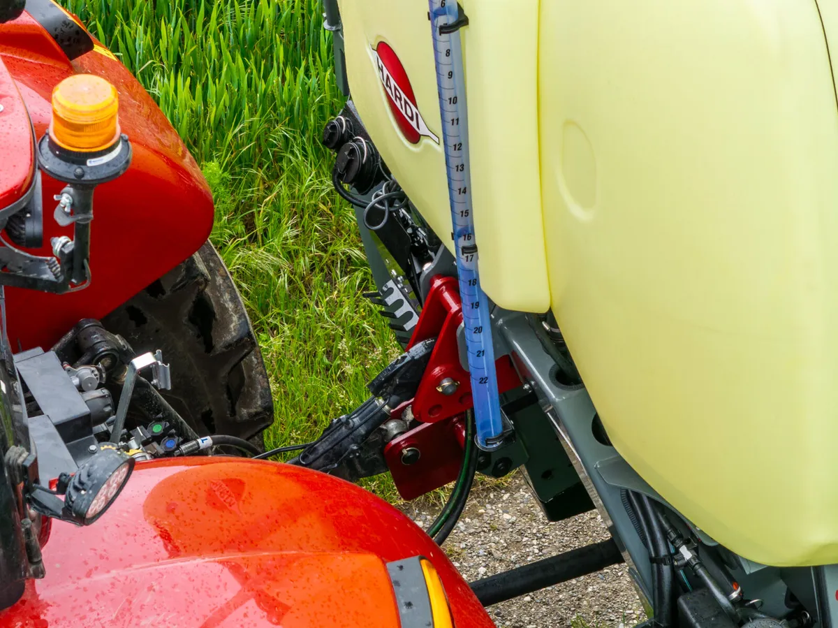 HARDI MEGA 1800L tank 24 metre Pro Force booms - Image 4