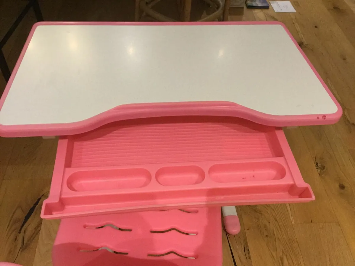 Kids Desk and Chair - Image 4