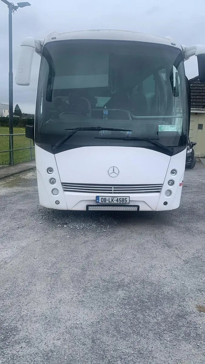 Buses & coaches - Image 1