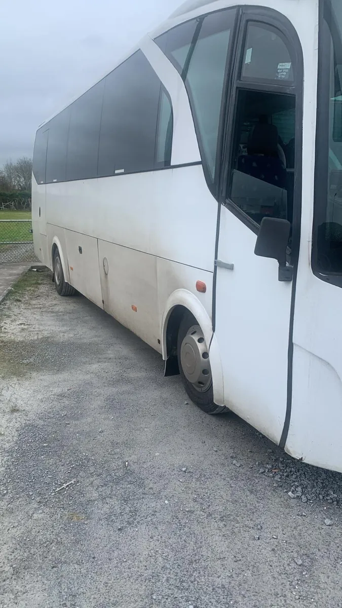 Buses & coaches - Image 2