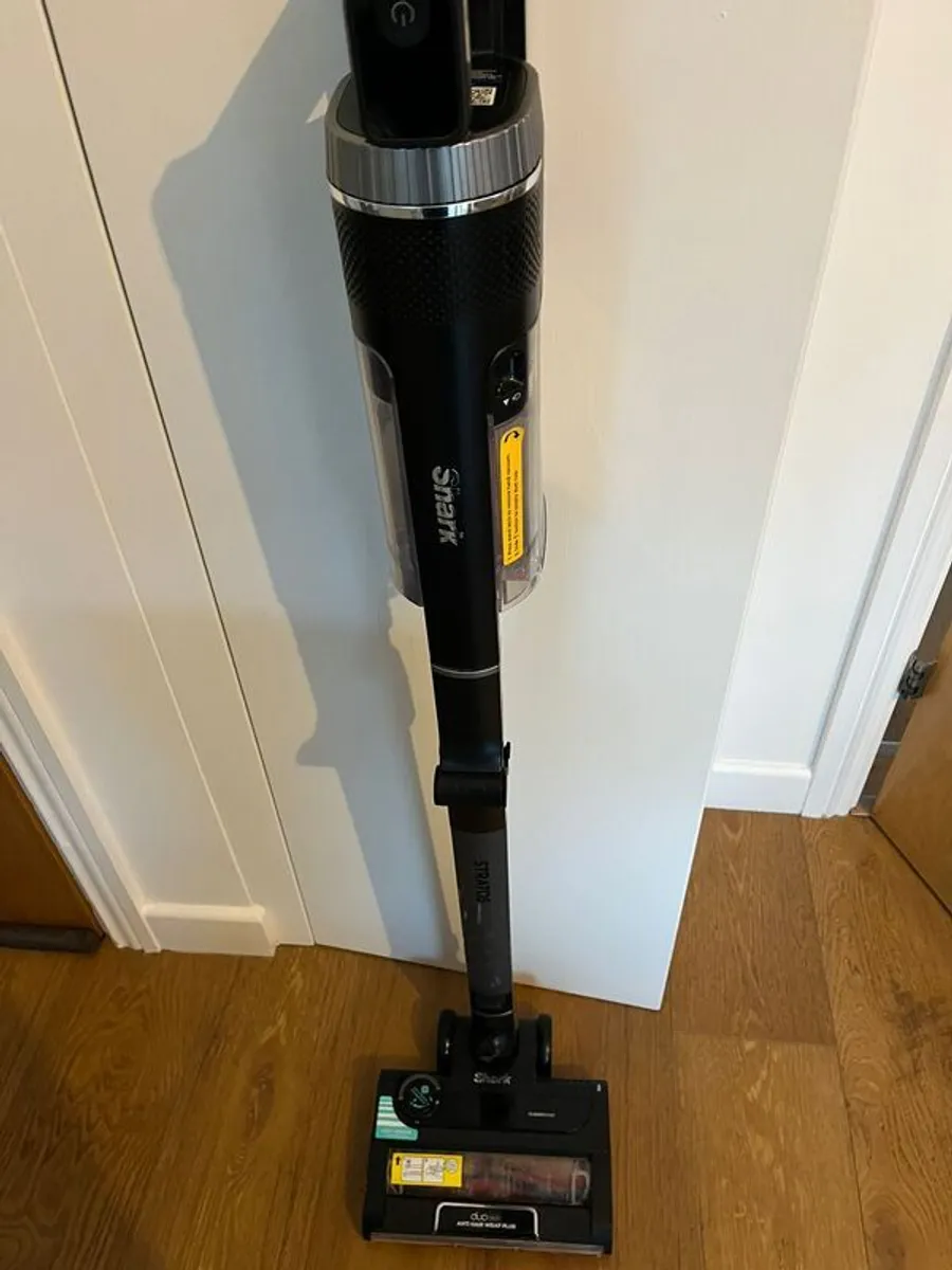 Shark Stratos Anti Hair Wrap Plus Pet Pro Cordless Vacuum  IZ420UKT