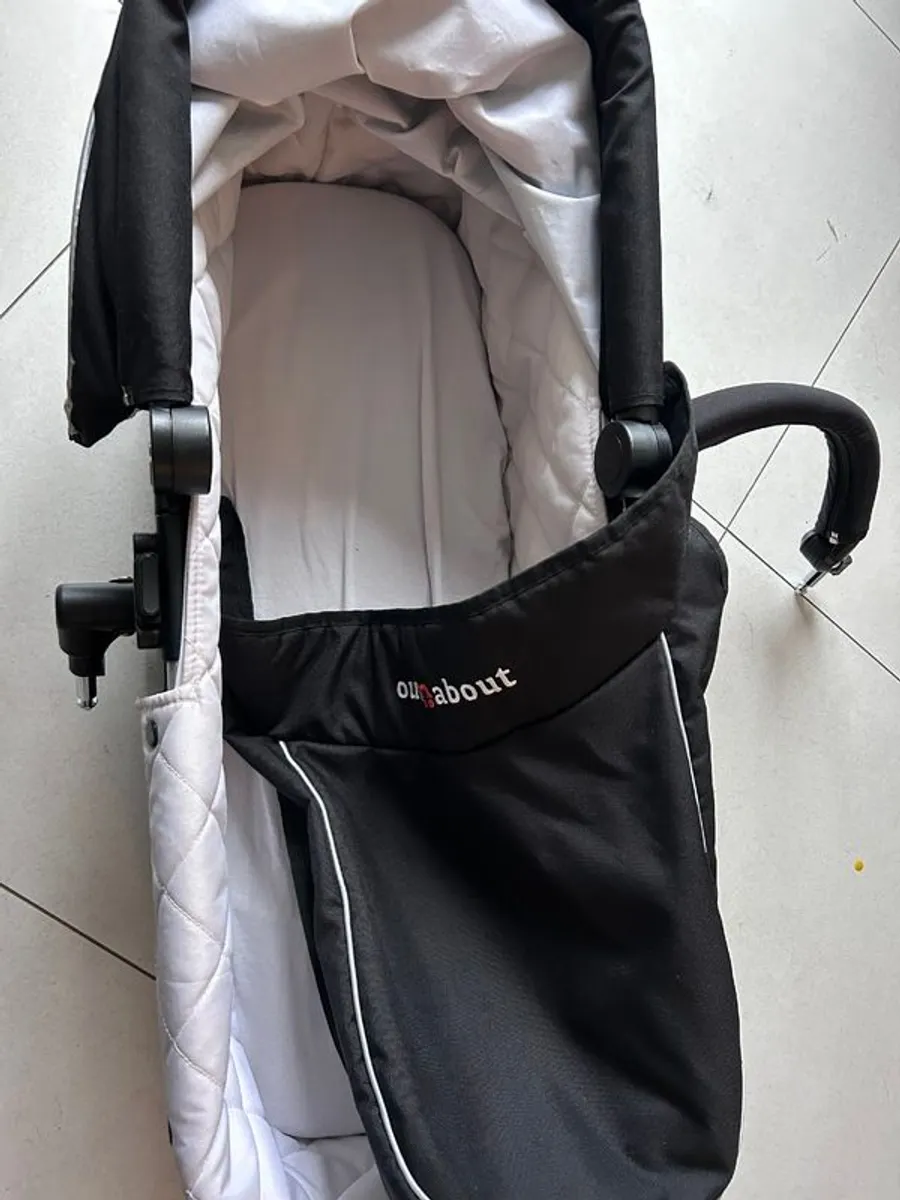 Outnabout Bassinet & Double Buggy Adapter - Image 2