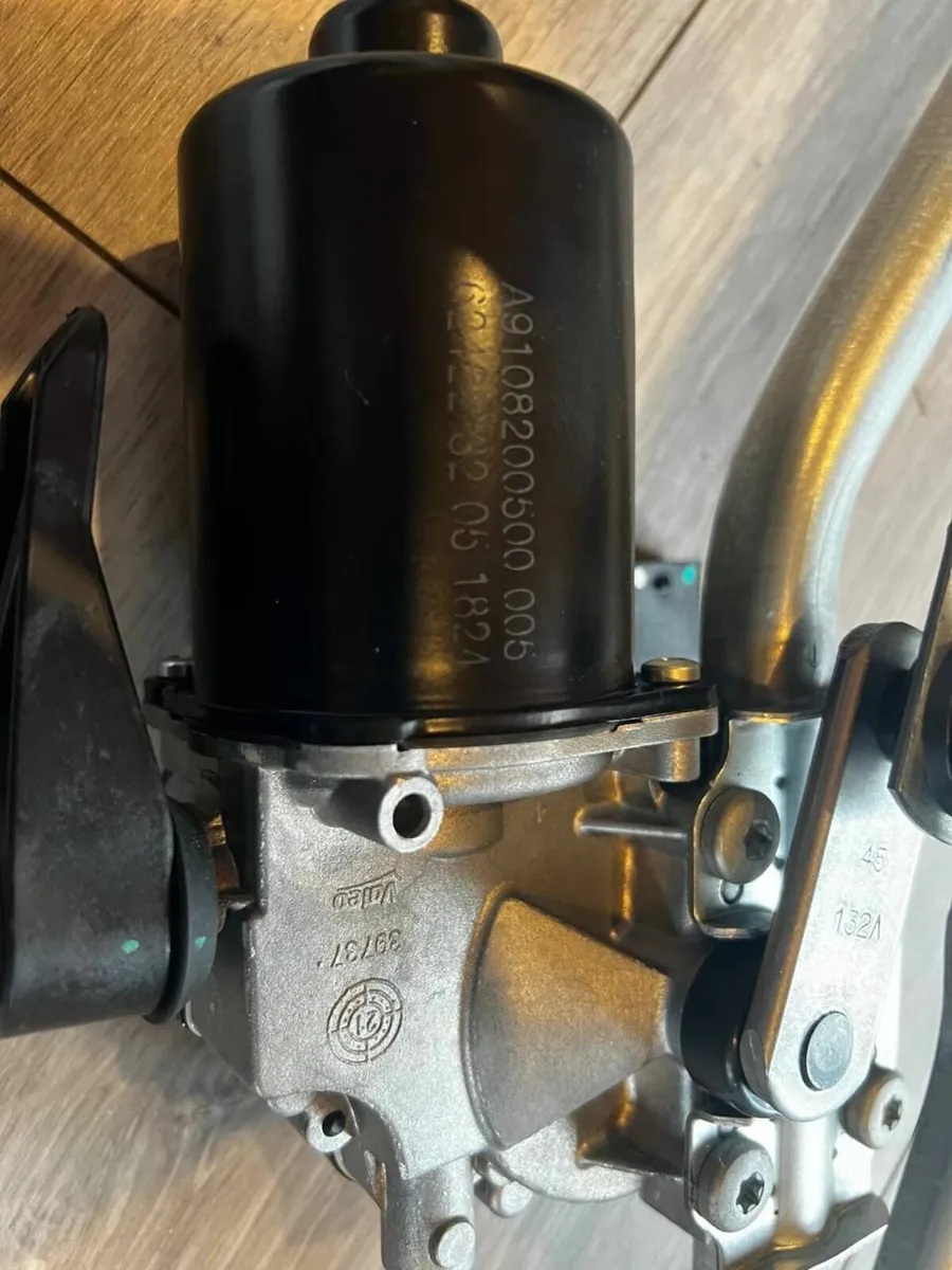 W907 W910 Wiper Linkage & Motor (A9108200500) - Image 2