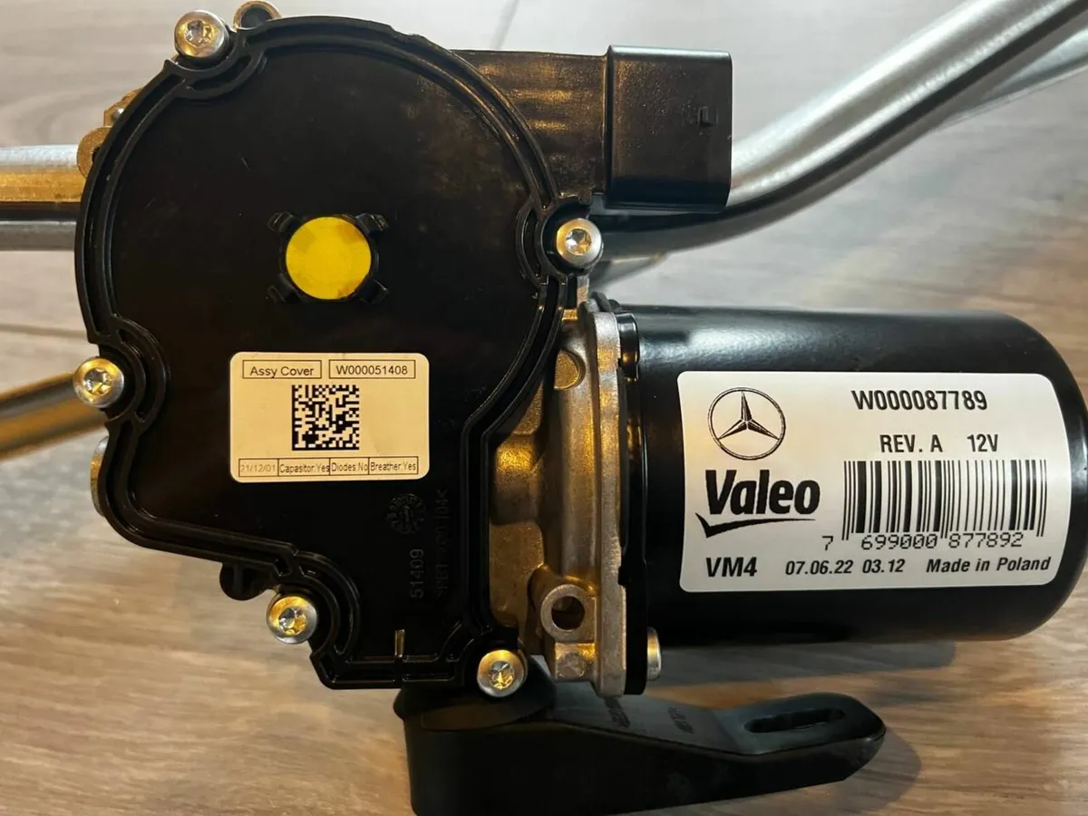 W907 W910 Wiper Linkage & Motor (A9108200500) - Image 1