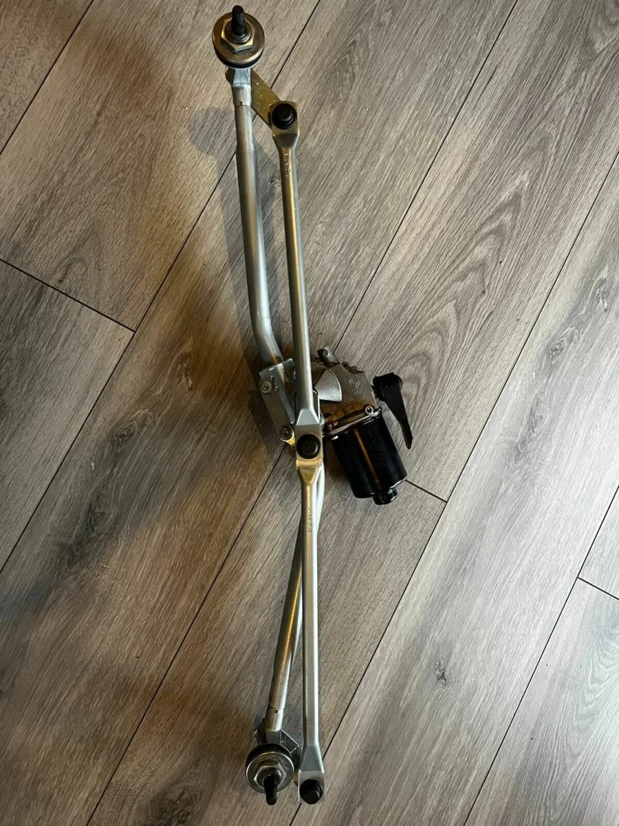 W907 W910 Wiper Linkage & Motor (A9108200500) - Image 4