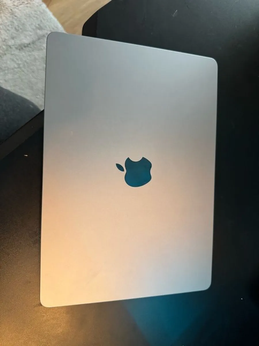 MacBook Air 13.6'' M2 - Image 1