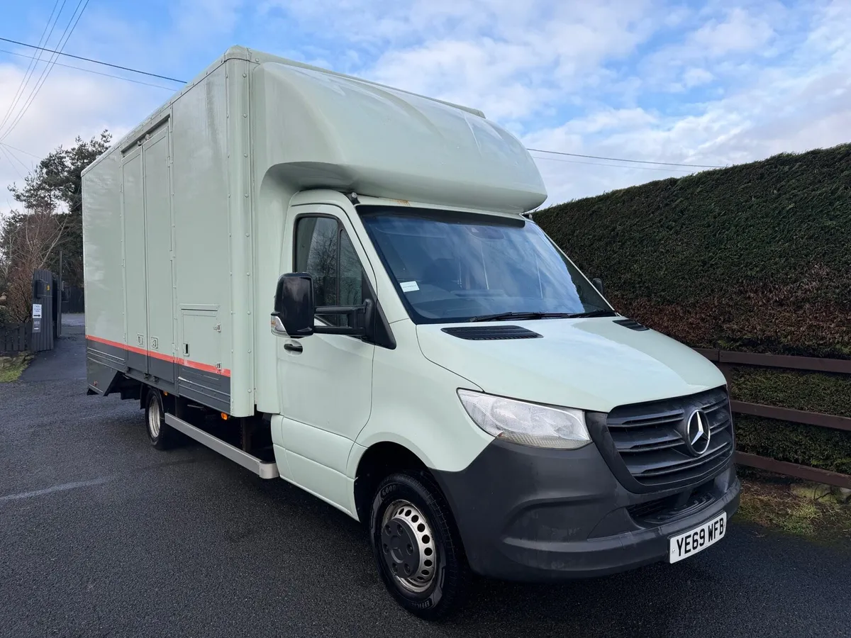 2019 Mercedes 516 CDI Auto Recovery Enclosed Truck - Image 1