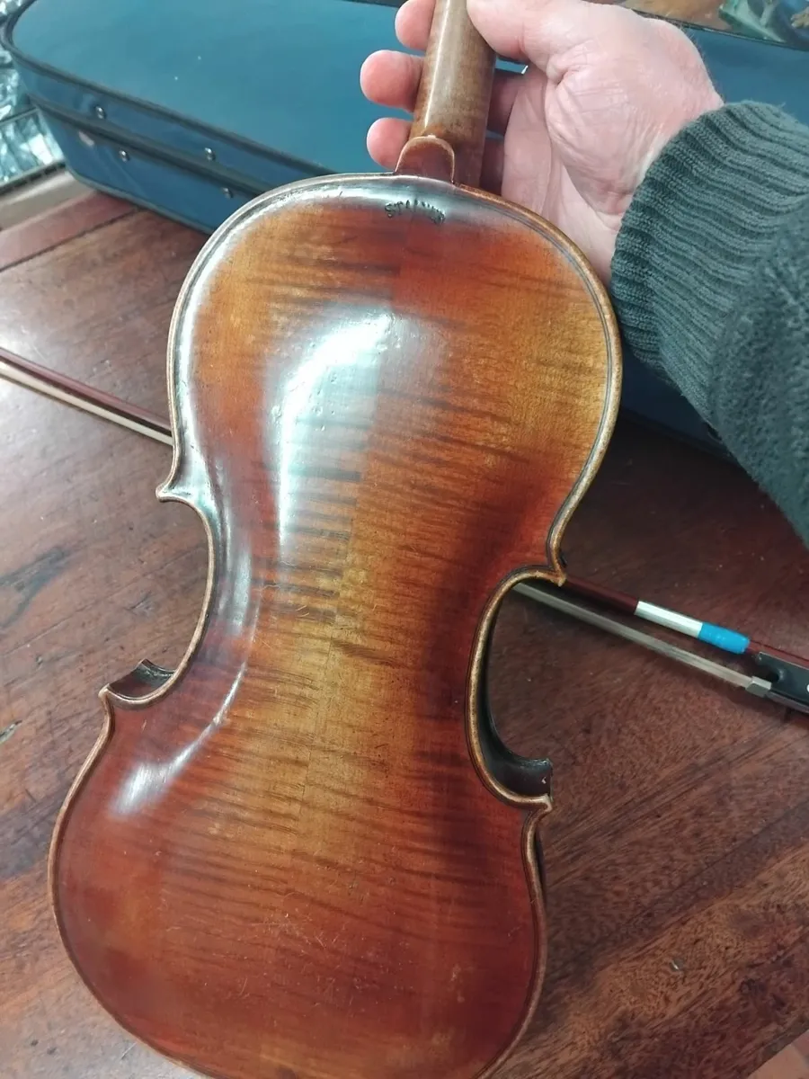 Vintage Fiddle - Image 2