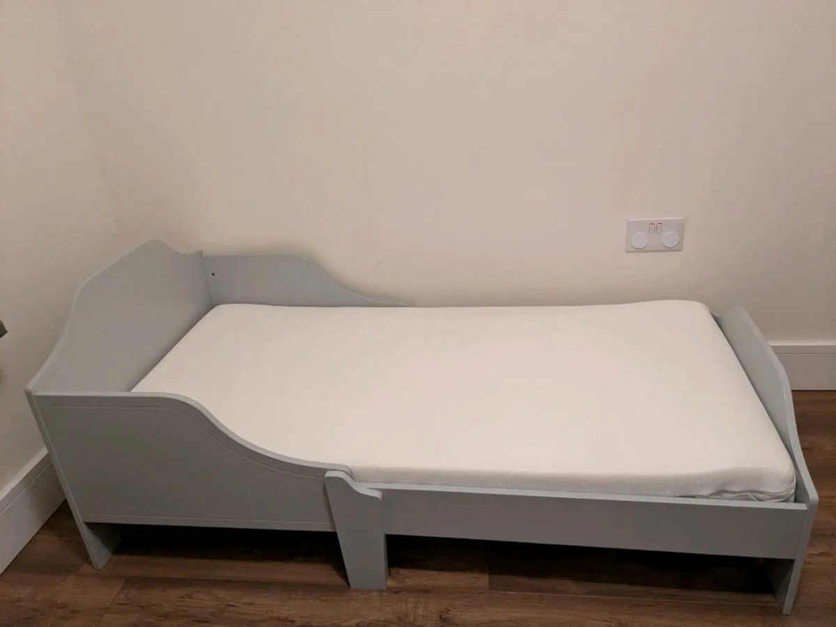 Toddler bed - Image 1