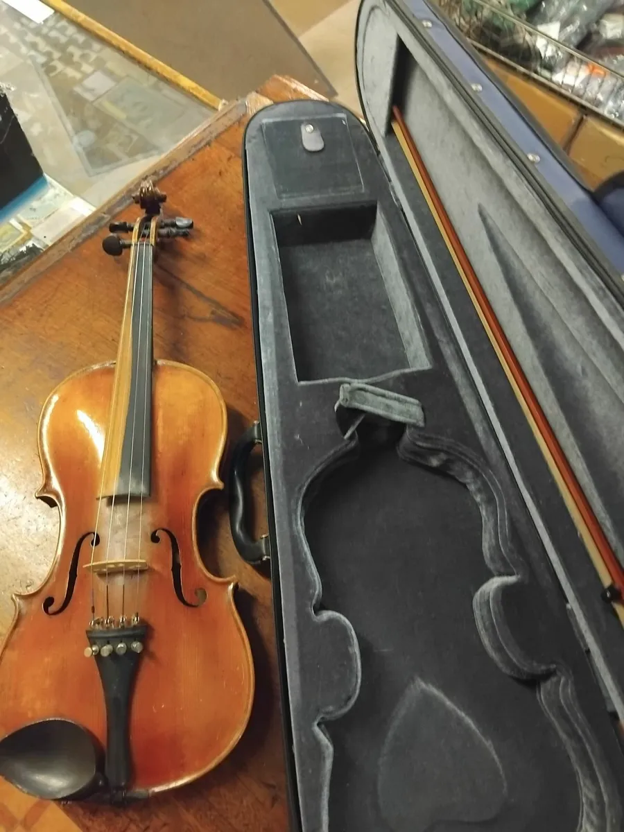 Vintage Fiddle - Image 1