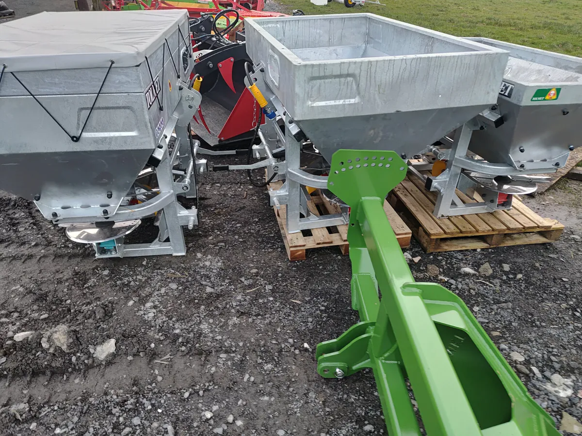 Fertiliser spreader €1800. Tolmet - Image 4