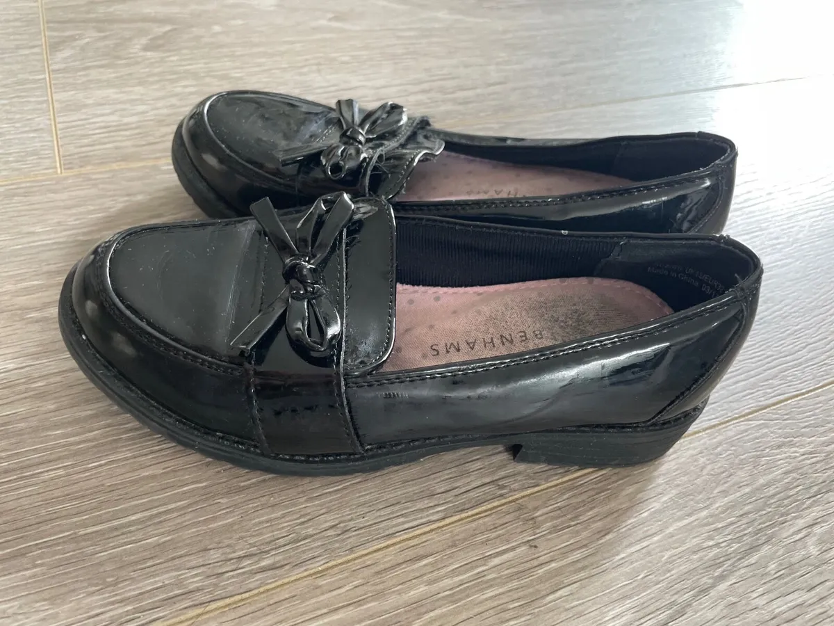 Girls Debenhams School Shoes: Size 13 - OR FREE - Image 2