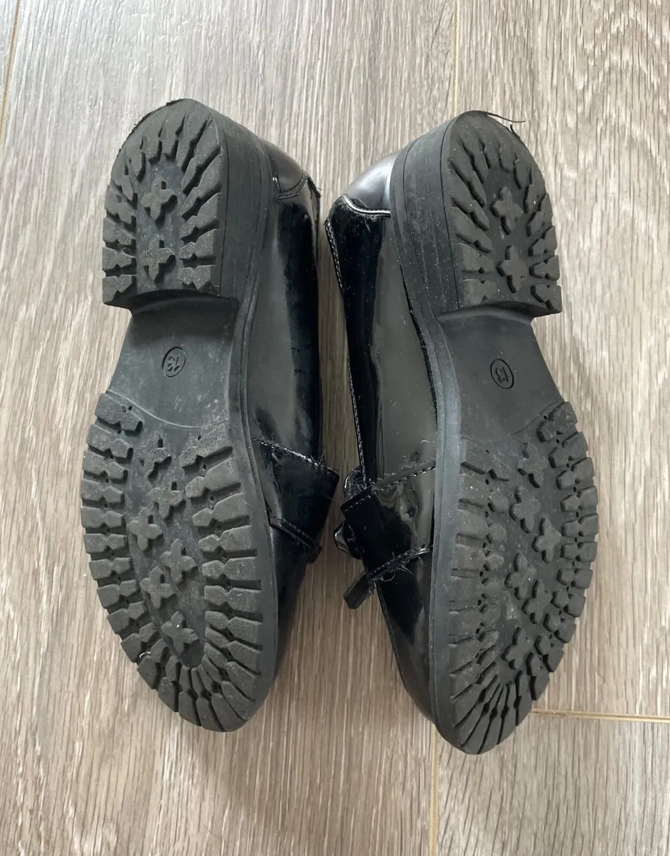 Girls Debenhams School Shoes: Size 13 - OR FREE - Image 3