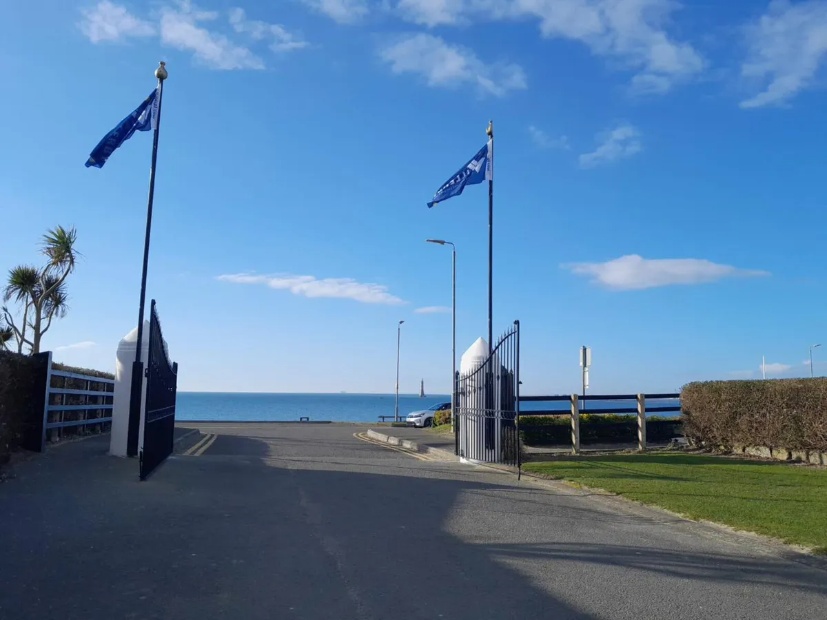 Residential Home FULL RESIDENTIAL LIVING. - Image 1