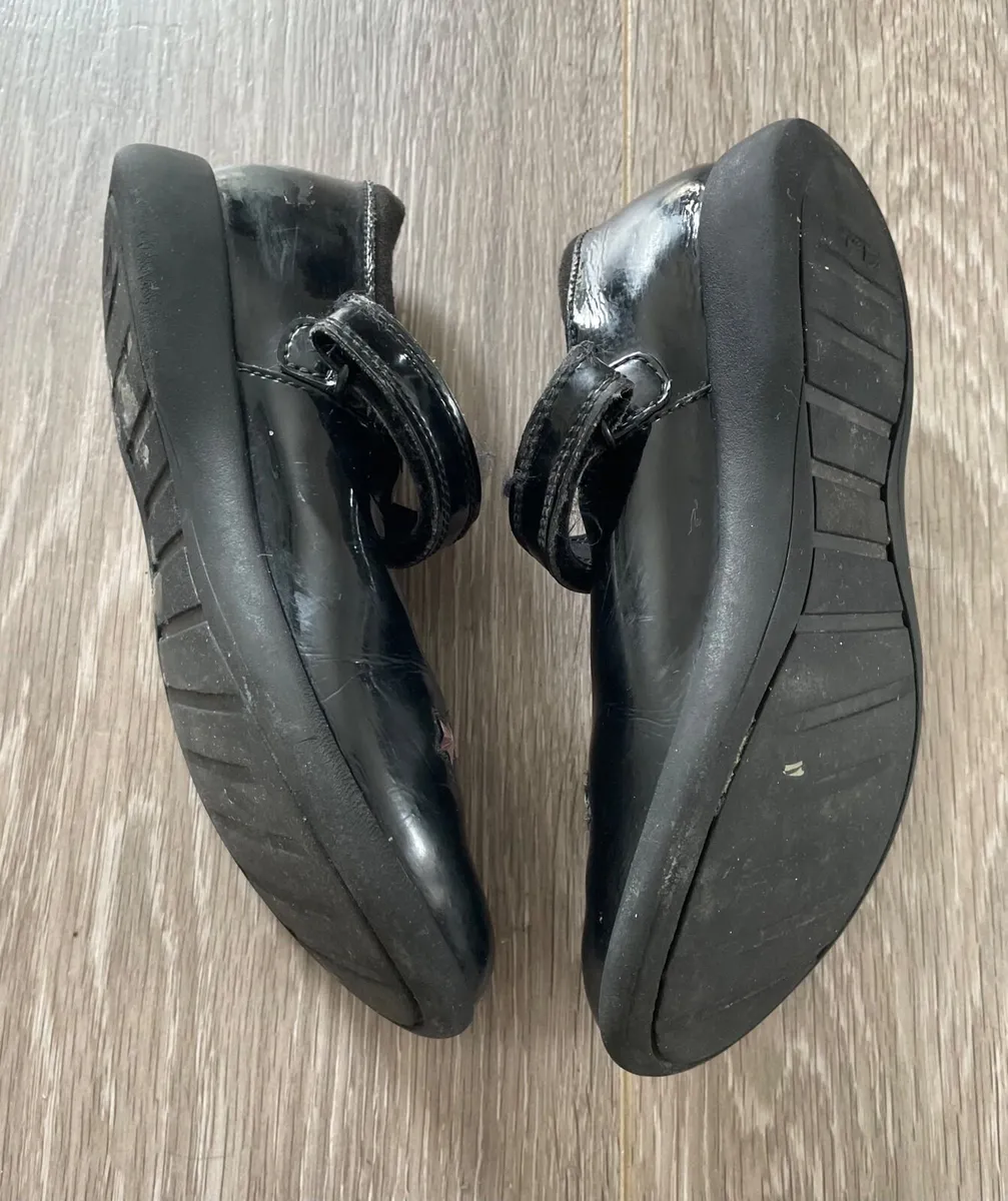 Girls Clarks School Shoes: Size 12F - OR FREE - Image 2