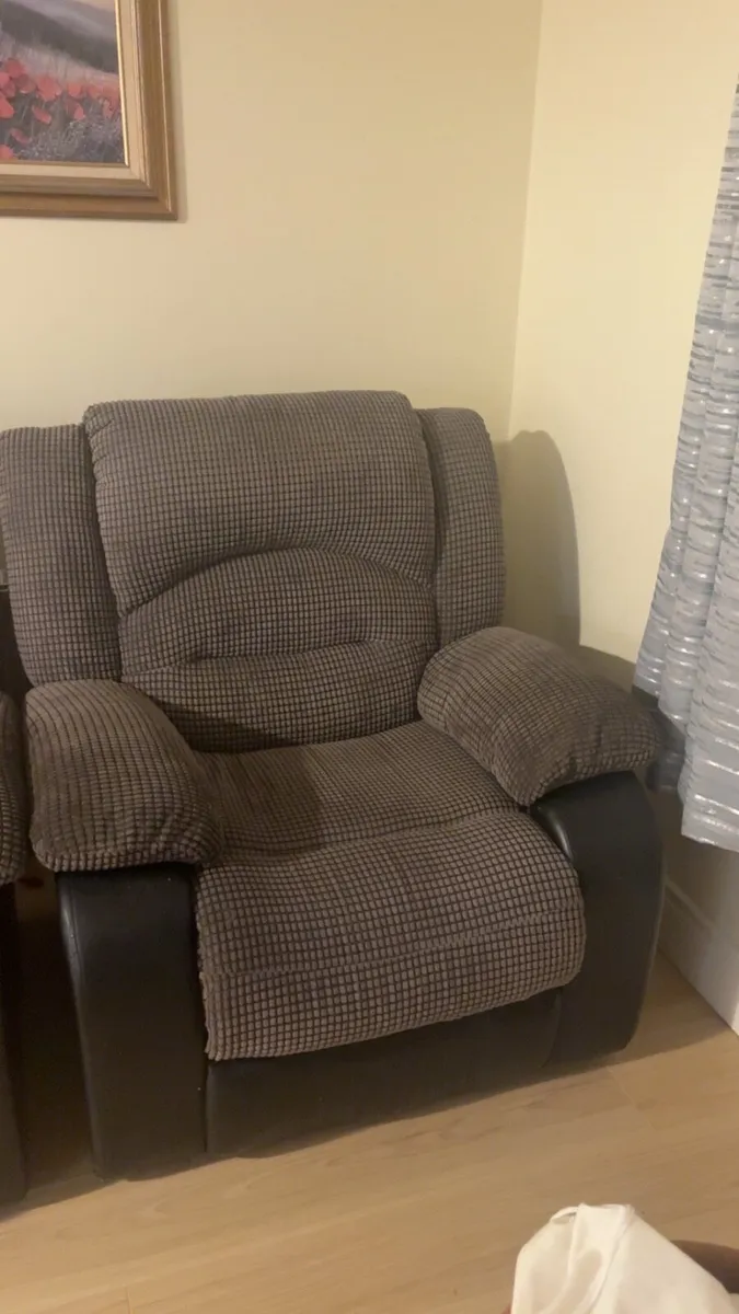 Free recliner couches - Image 3