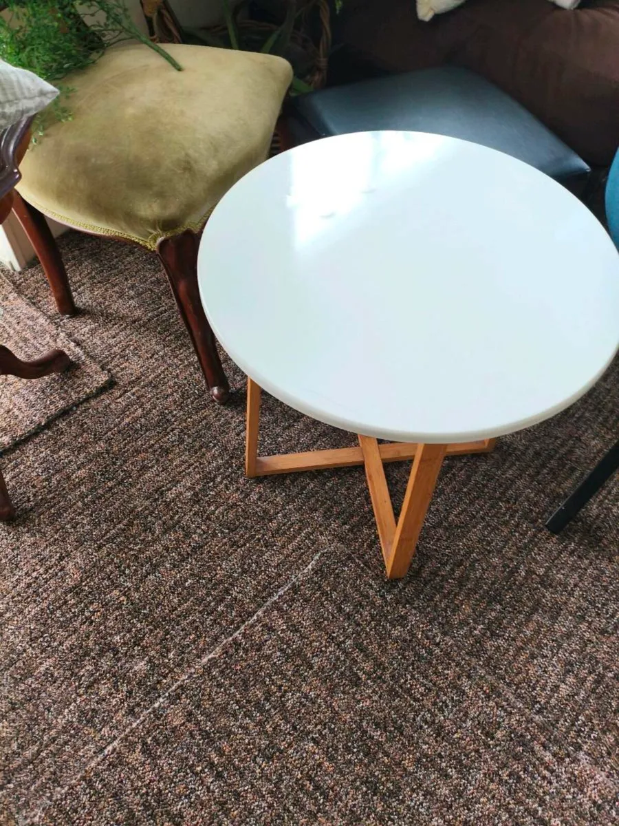 Beautiful side tables 2 for 40 cost more - Image 2