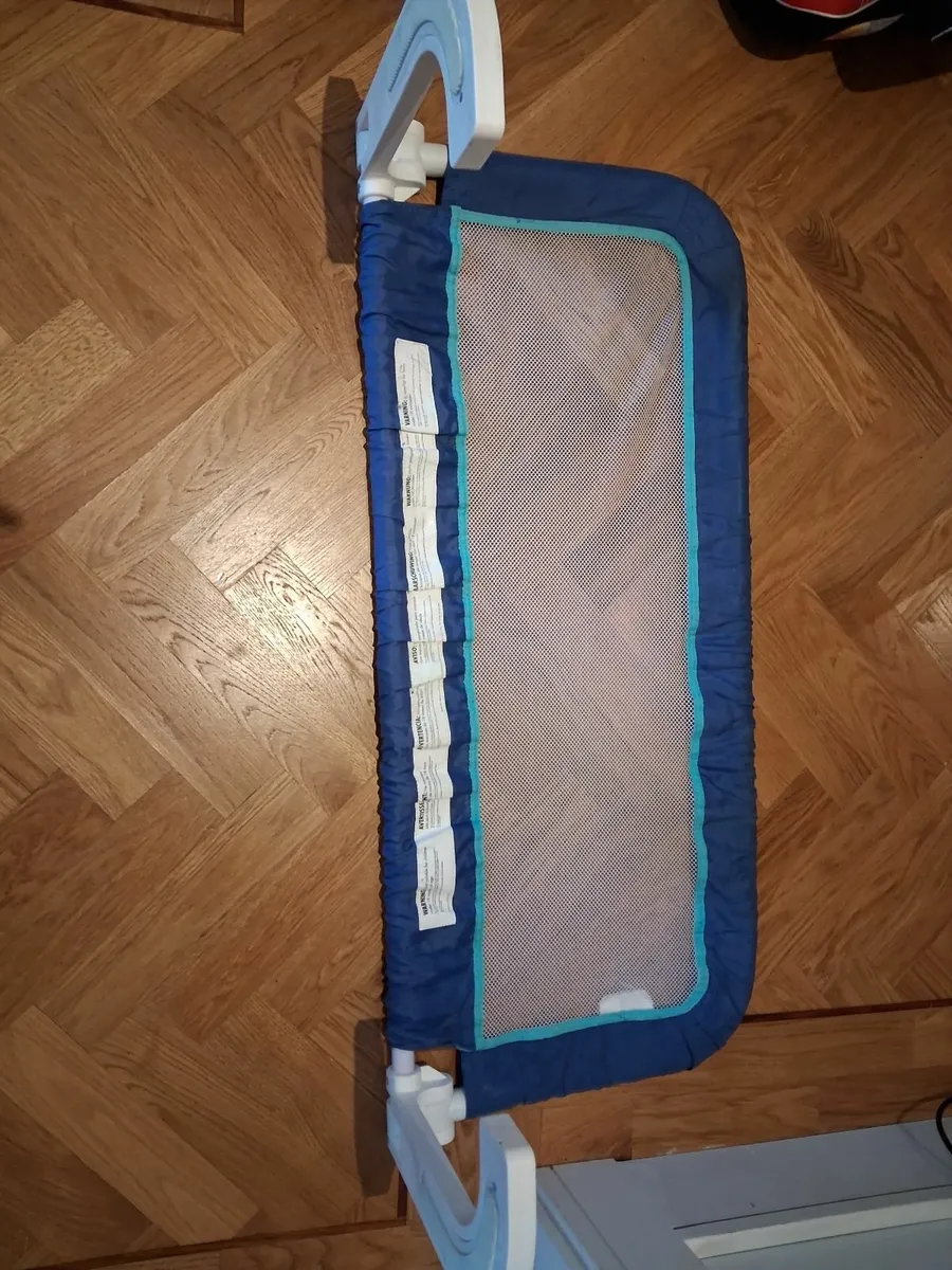 Childs bedside rail, portable - Image 4