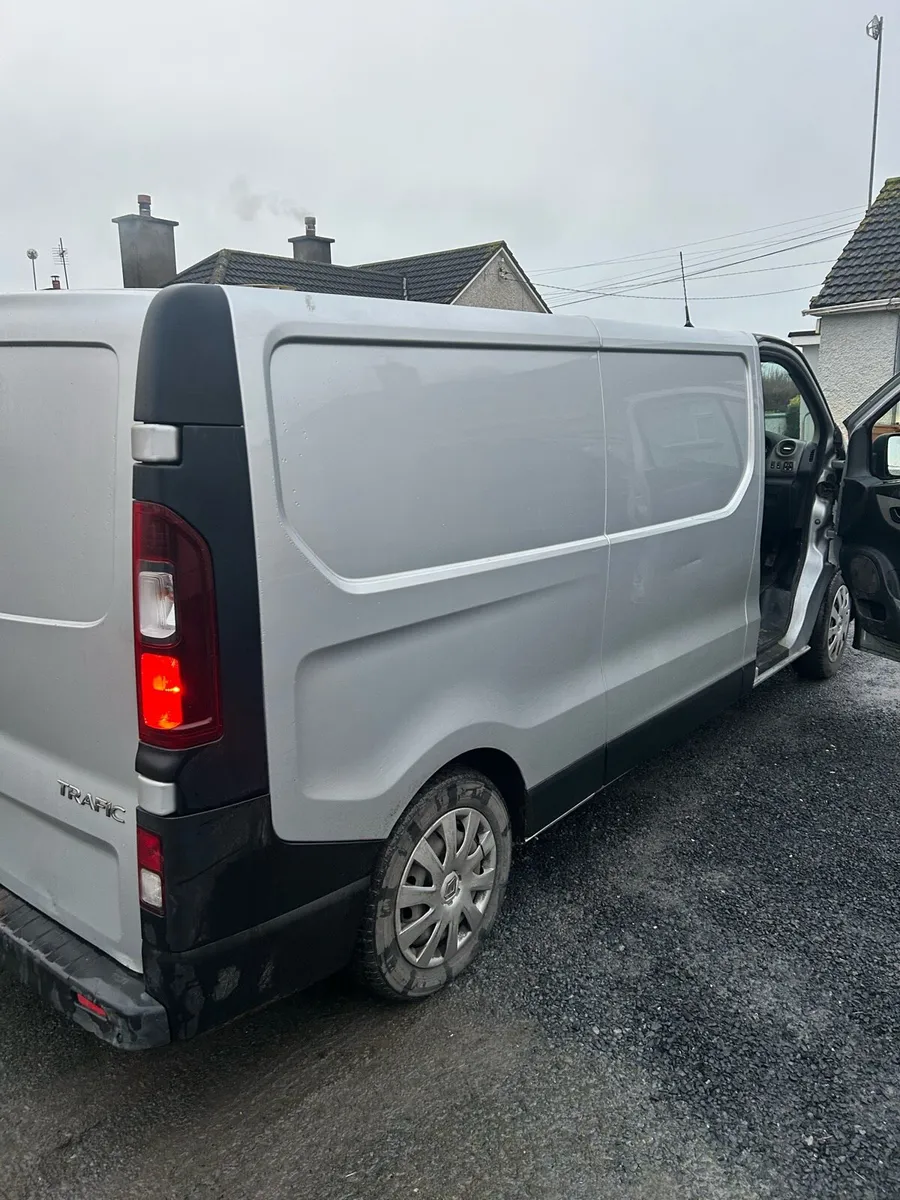 Traffic van - Image 4