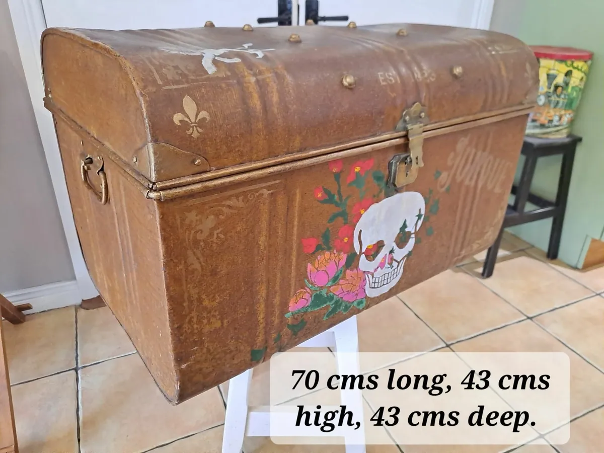 1940s, 50s metal storage trunk - Image 2