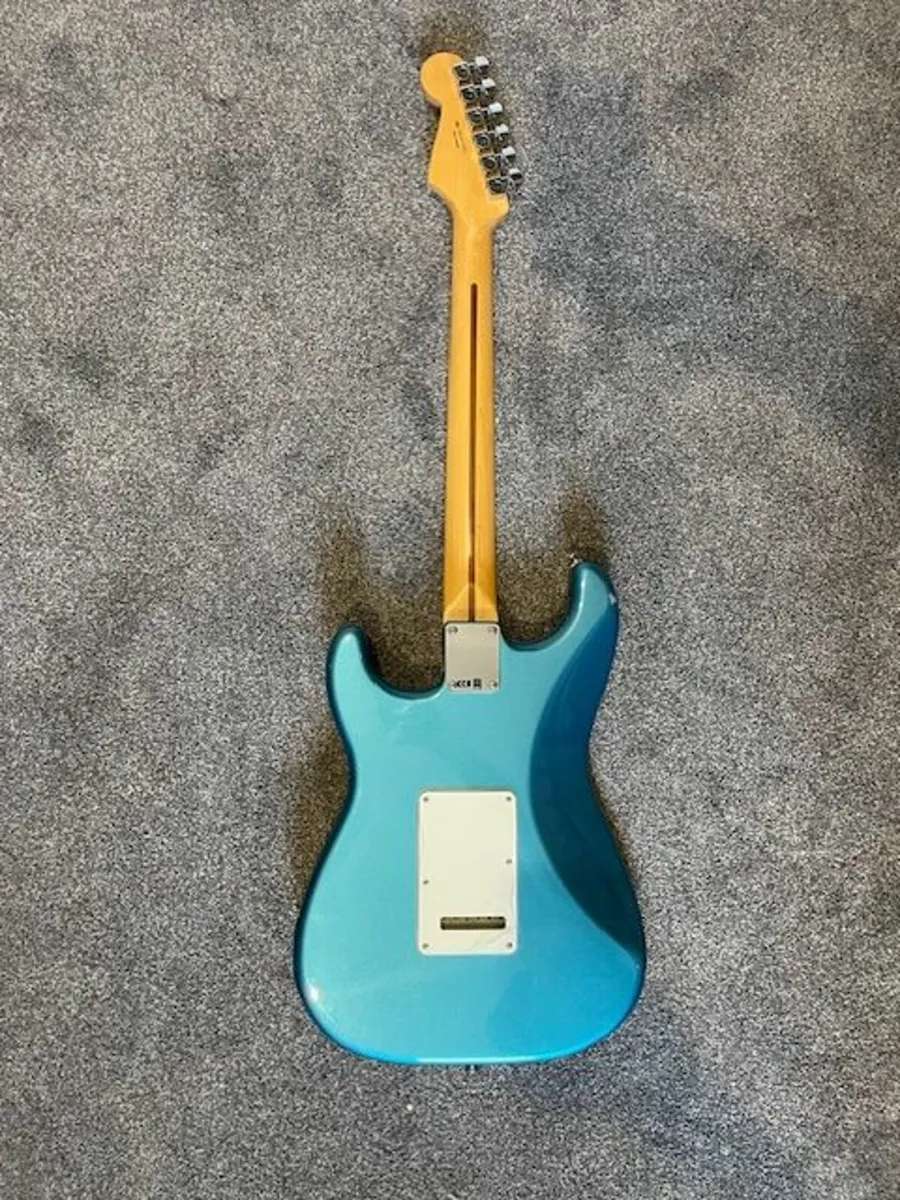 Fender Stratocaster MIM - Image 2