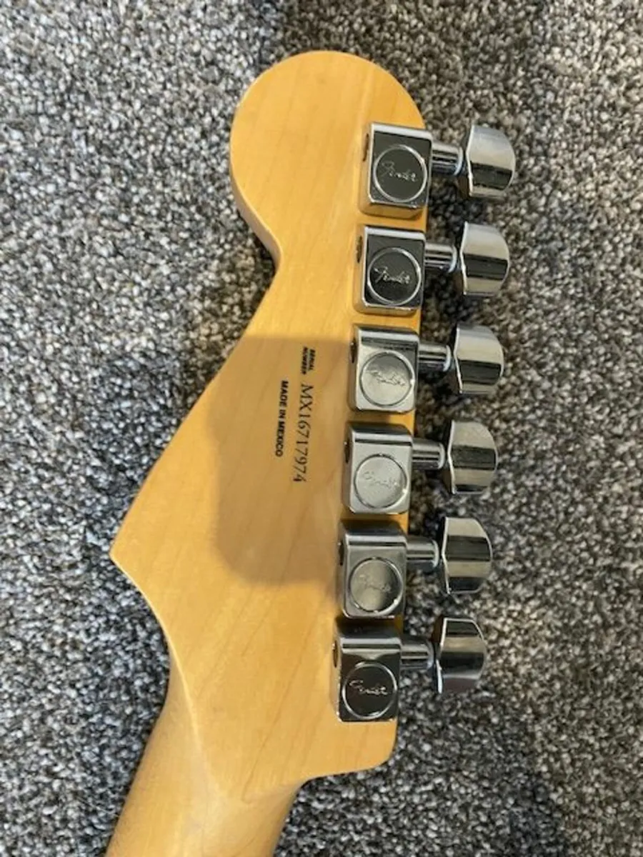 Fender Stratocaster MIM - Image 3