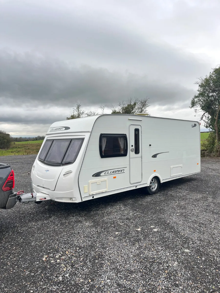 Lunar Clubman 4 Berth Island Bed Caravan - Image 1