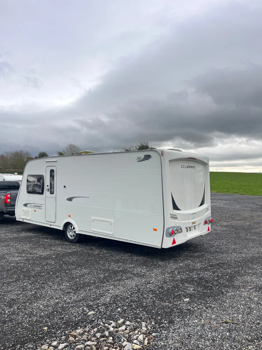 Lunar Clubman 4 Berth Island Bed Caravan - Image 4