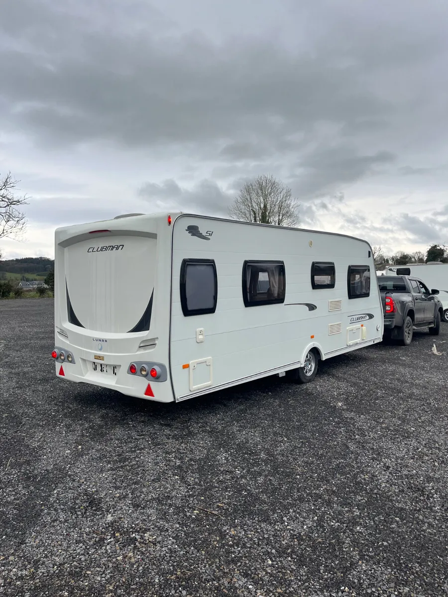 Lunar Clubman 4 Berth Island Bed Caravan - Image 3