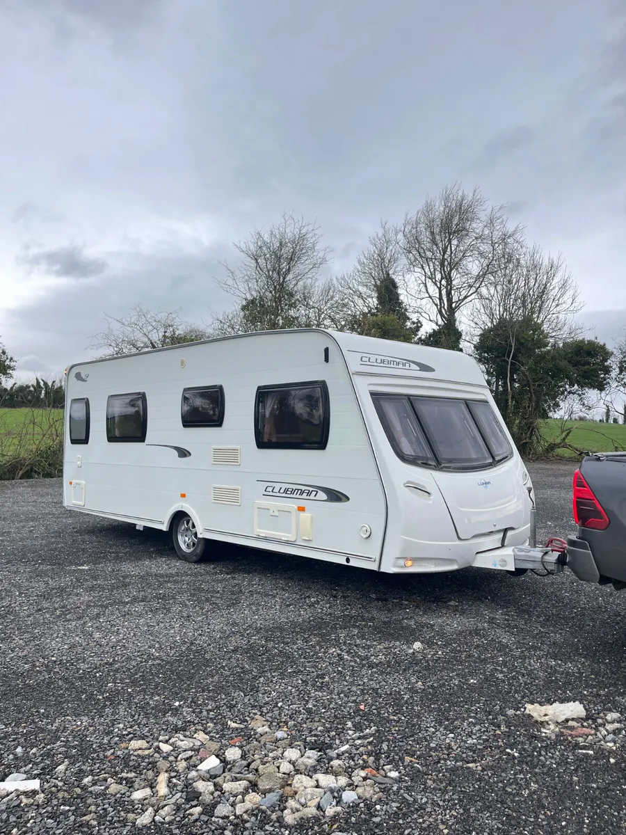 Lunar Clubman 4 Berth Island Bed Caravan - Image 2