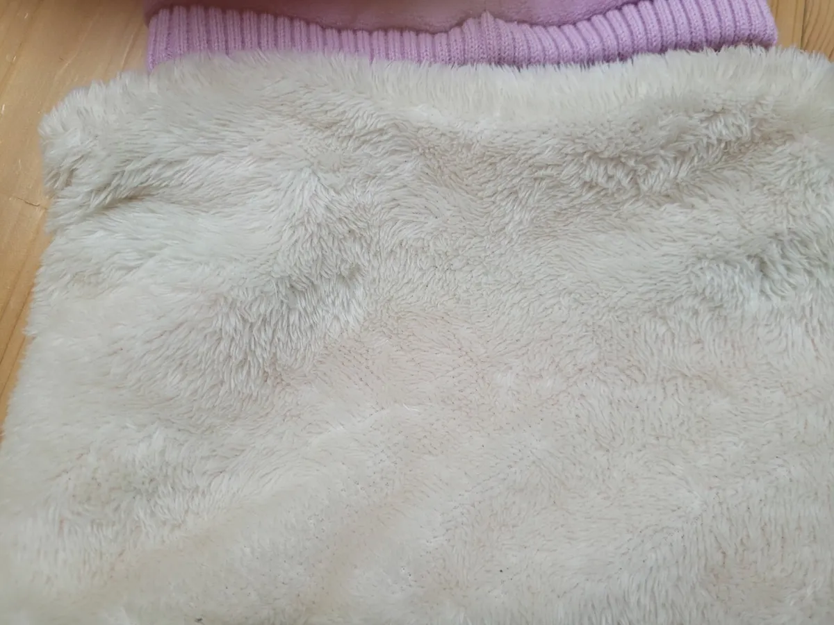 Girls Hat & Snood Age 8/10 - Image 3