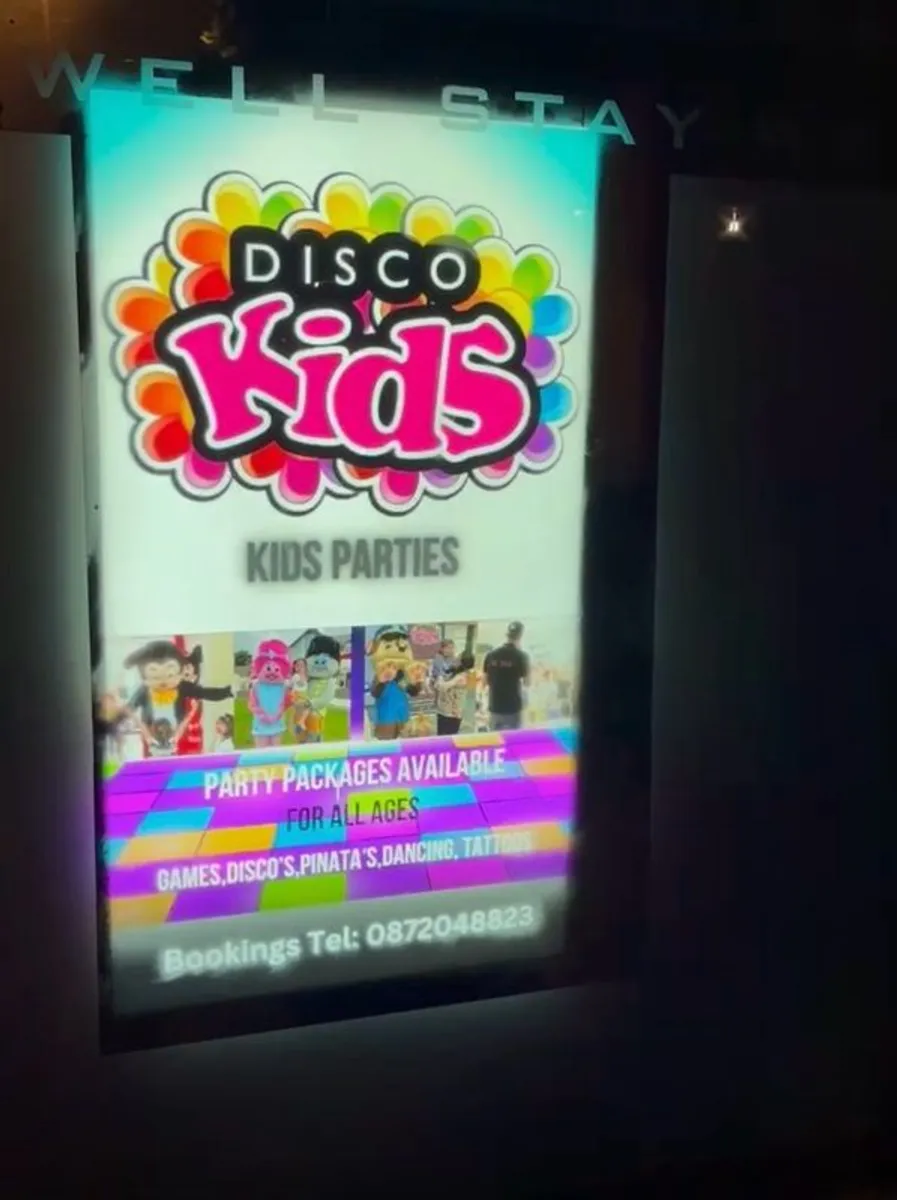 4K Ultra HD Digital Advertising Displays - Image 1