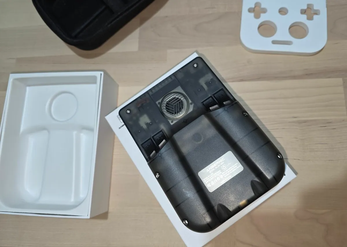 Selling my Anbernic RG406V - Image 2