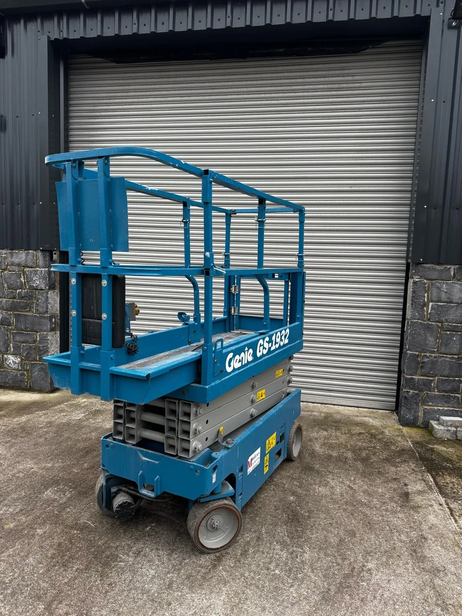 Genie GS-1932 Scissors Lift - Image 1