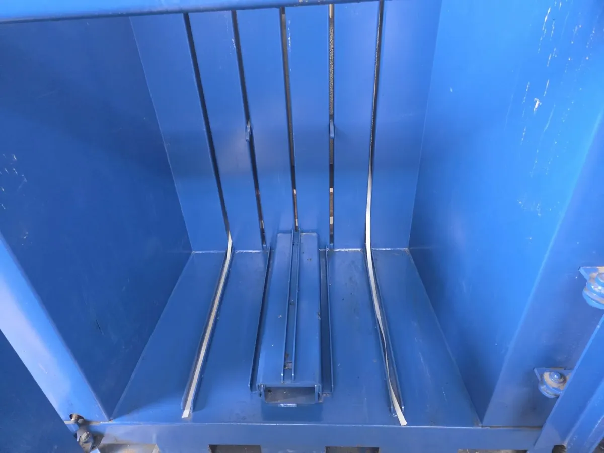 MACFAB compactor recycling bailer - Image 2