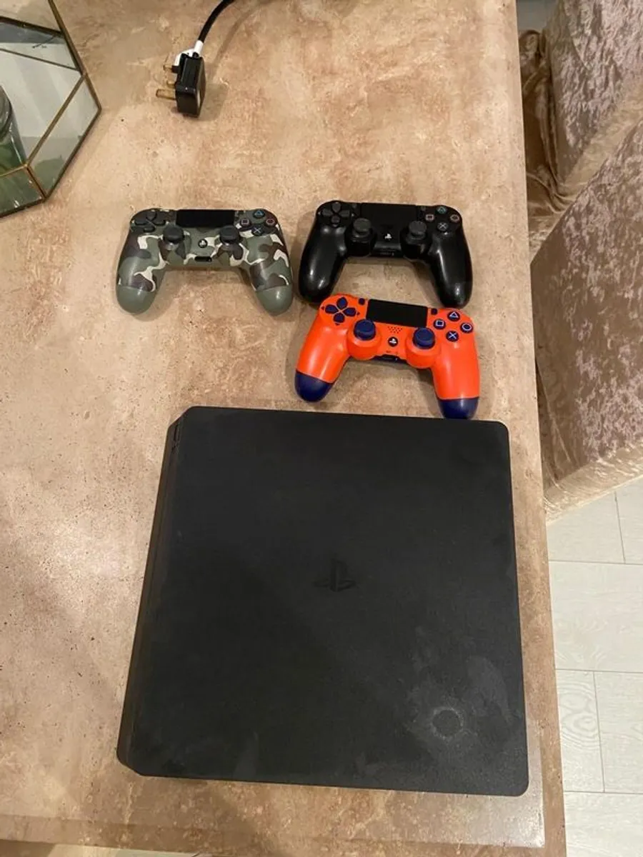 Playstation 4 with games - Image 1